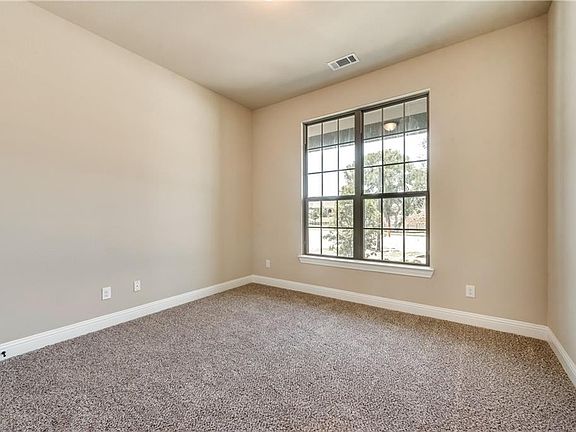 4th image of 591 Sibyl Ln