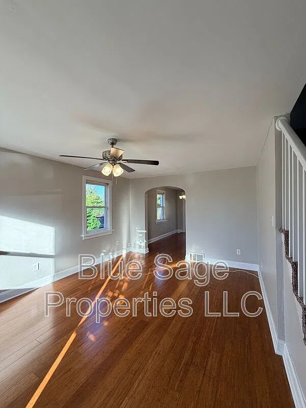 3 bed, 2.0 bath, 1156 sqft, $2,250 — Photo 3
