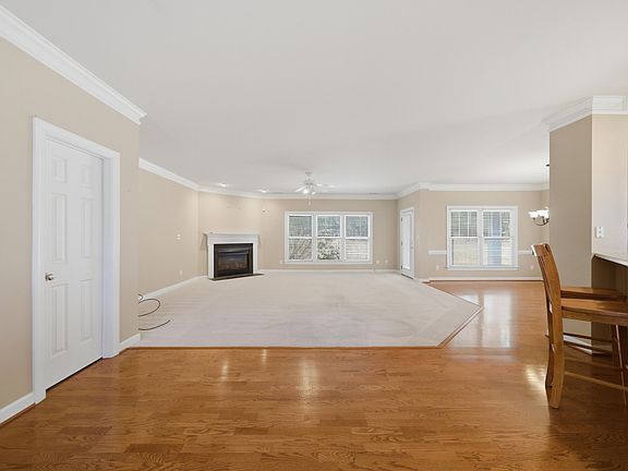4th image of 8019 Satillo Ln
