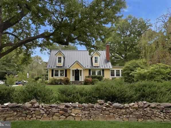 300 S 32nd St, Purcellville, VA 20132
