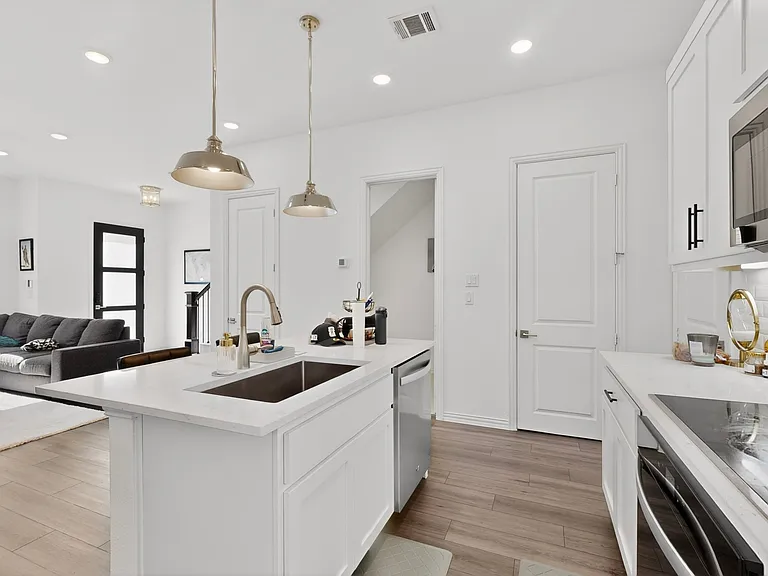 7546 Edgeware Rd — Photo 11