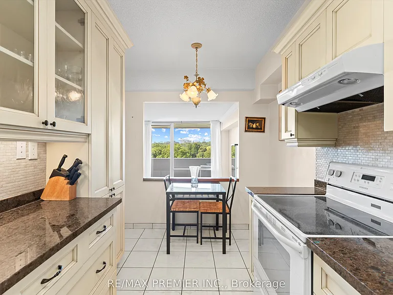240 Scarlett Rd #711 — Photo 5