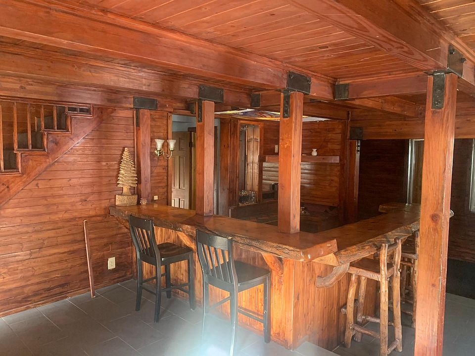2nd image of 1691 Old Mammoth Rd