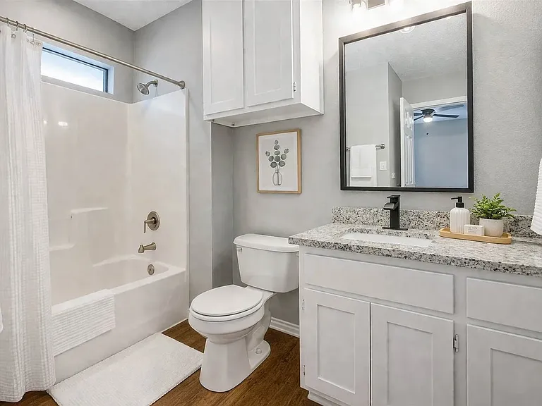 1005 N Austin St #3 — Photo 5