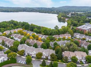 285 Levinberg Ln, Wayne, NJ 07470