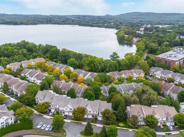 285 Levinberg Ln, Wayne, NJ 07470