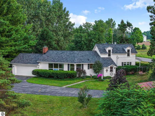 425 Garfield Rd S, Traverse City, MI 49696
