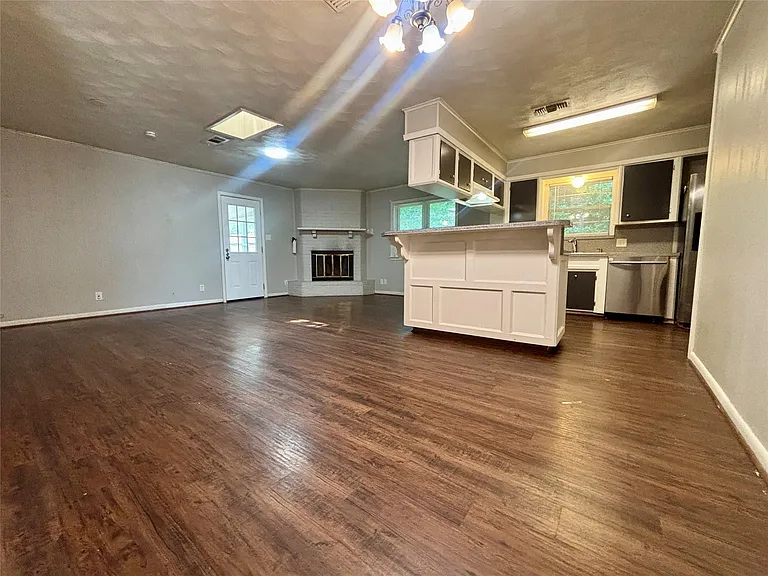 2013 Oaklawn Dr — Photo 3