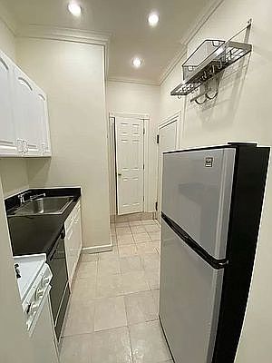 1st image of 324 W 43rd St APT 2D