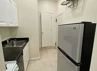324 W 43rd St APT 2D, New York, NY 10036