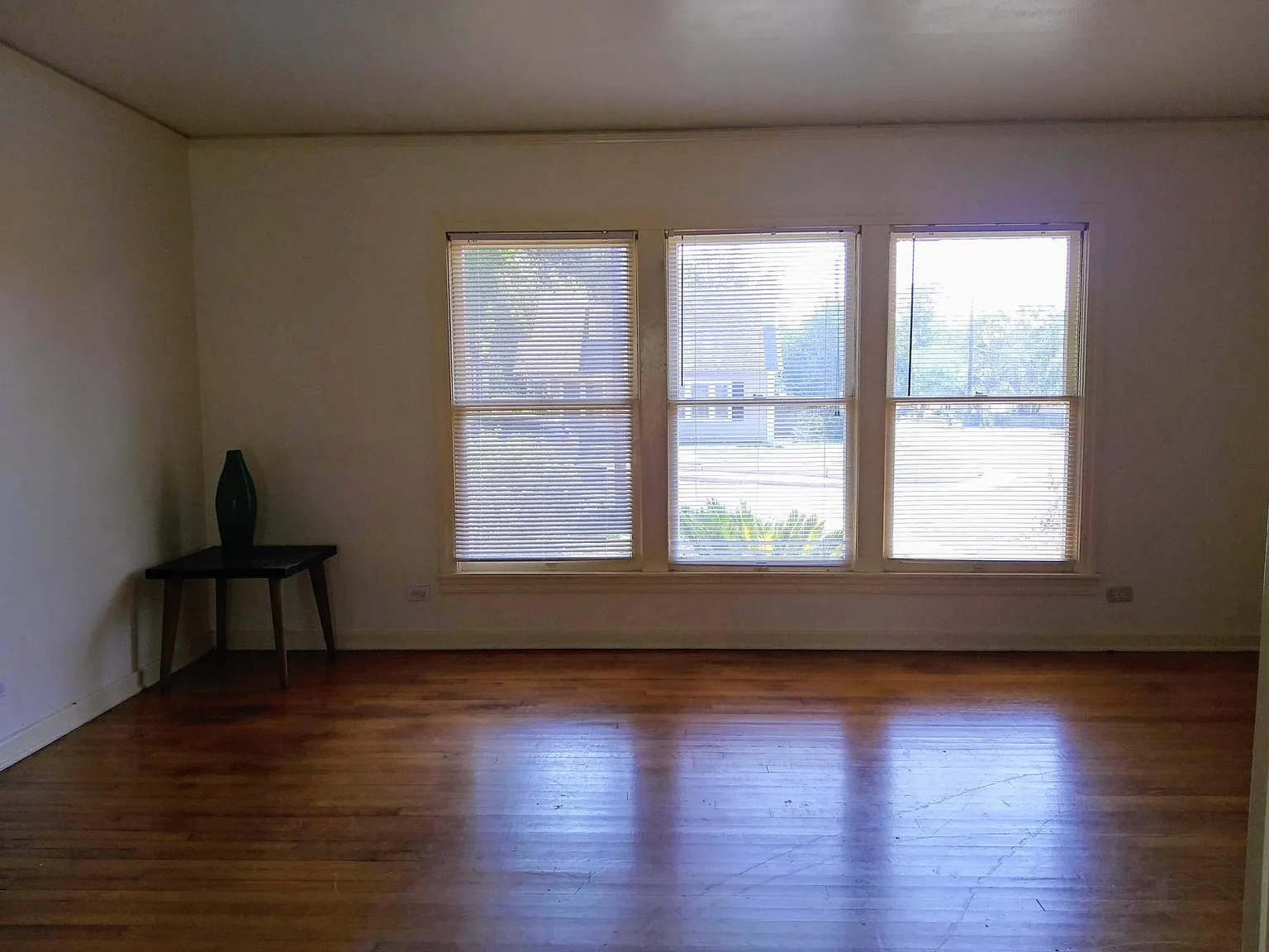 241 W Norwood Ct — Photo 2