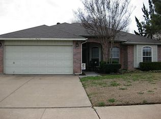 926 Tennis Villa Dr, Arlington, TX 76017