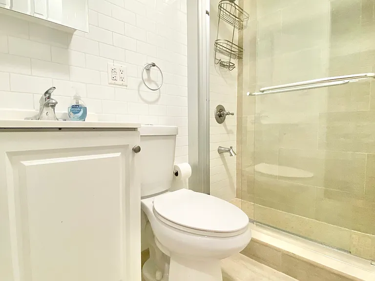 223 E 28th St #2B — Photo 4