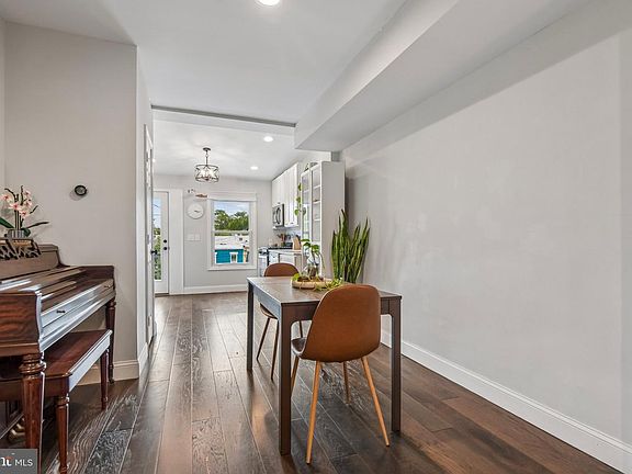 5th image of 1138 Roland Ave