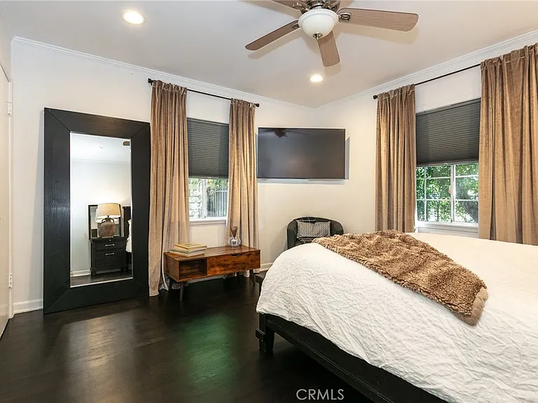 5825 Fulton Ave — Photo 24