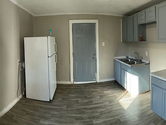 3rd image of 2625 S Fees St