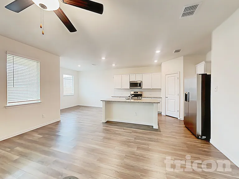 2401 Lalun Ln — Photo 2
