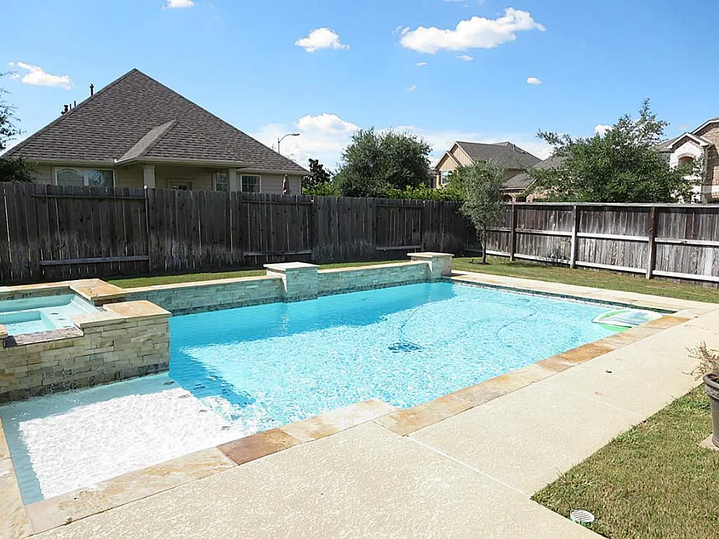 5 bed, 3.0 bath, 2611 sqft, $3,150 — Photo 1