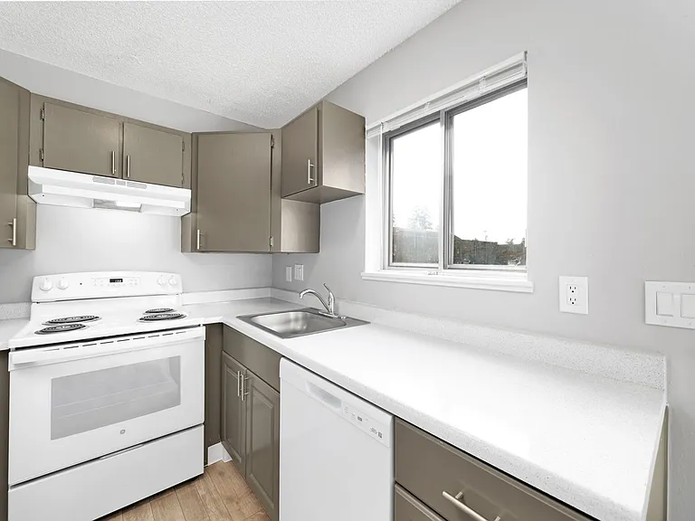 Wetherburne Square Townhomes — Photo 4