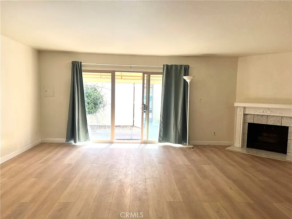 3 bed, 2.5 bath, 1569 sqft, $3,700 — Photo 3