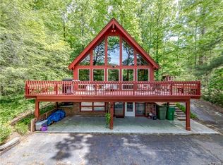440 Lake Hosea Dr, Saluda, NC 28773