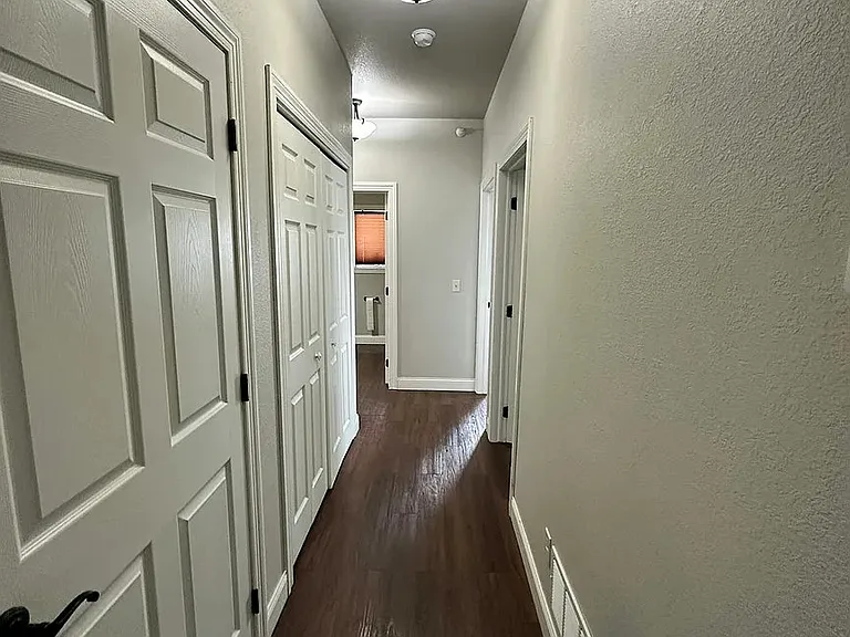 1111 Anamosa St #3 — Photo 6
