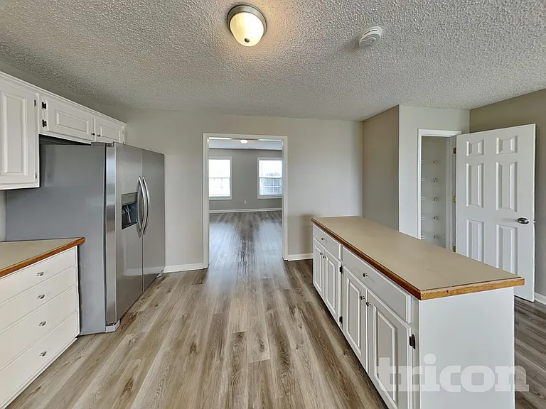 1055 Maria Dr — Photo 6