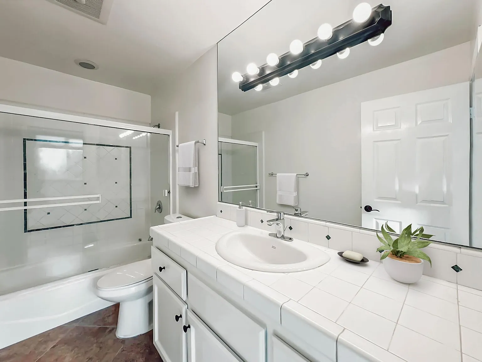 3 bed, 1198 sqft, $3,495 — Photo 4