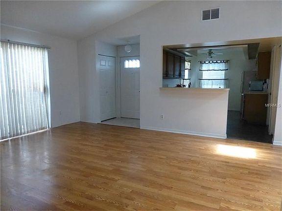 Living room/ dinning room combo