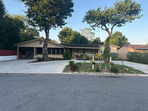 2nd image of 105 Parkwood Pl