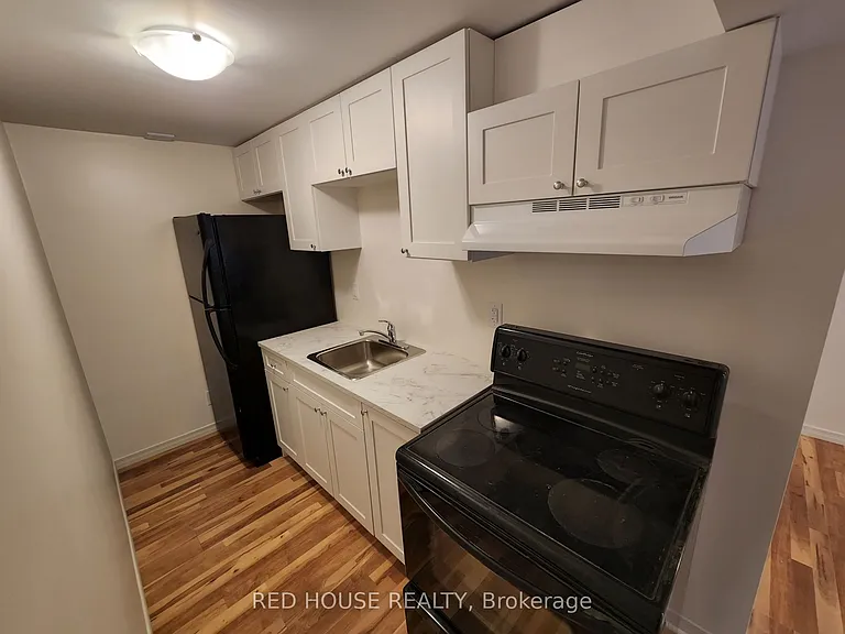 21B Balsam St S — Photo 8