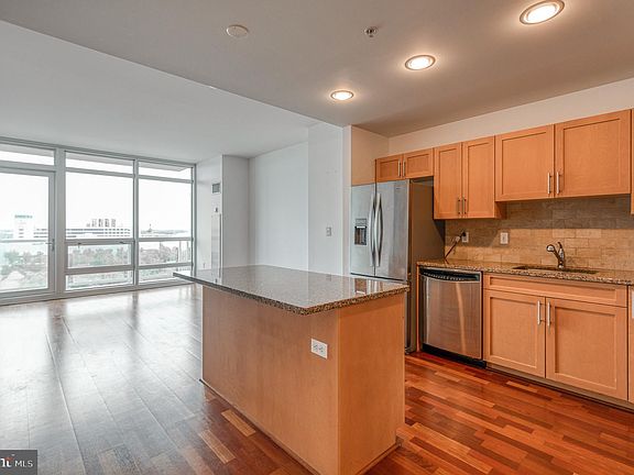 4th image of 901 N Penn St Unit F808