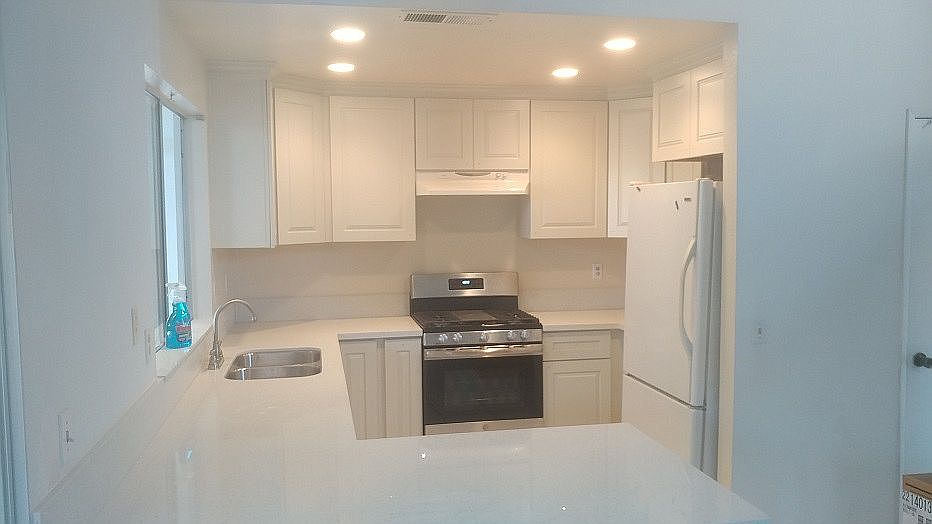 1st image of 5986 Newcastle St