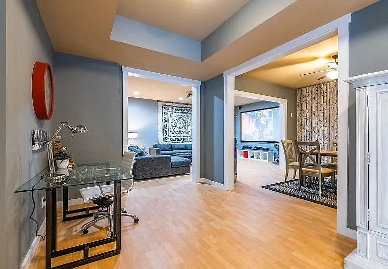 4580 Carriage Walk Ln — Photo 32