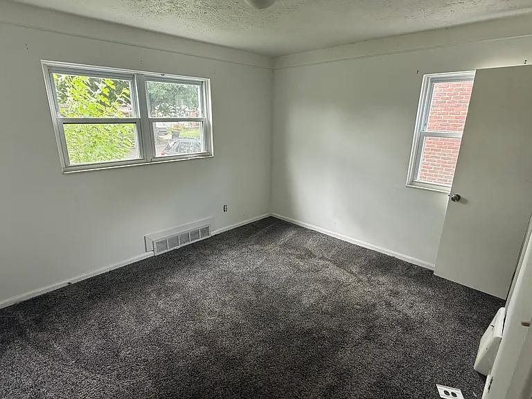 9725 Ruth Ave — Photo 21