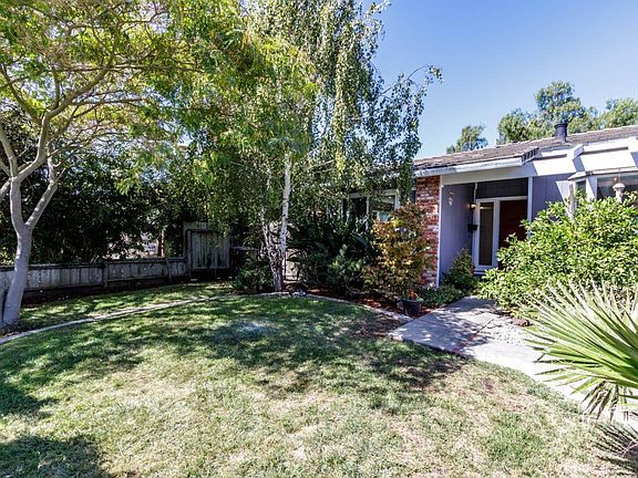 3rd image of 800 Vaquero Dr