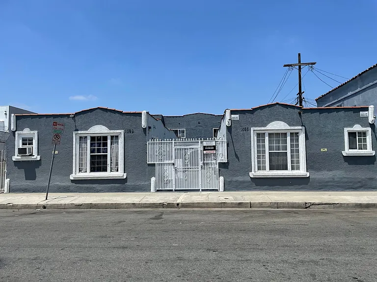 1565 S Hobart — Photo 3