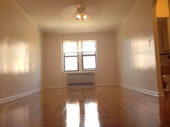 3rd image of 8911 153rd St