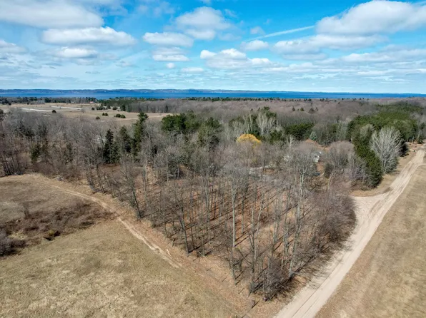 4016 Tompkins Rd, Traverse City, MI 49686