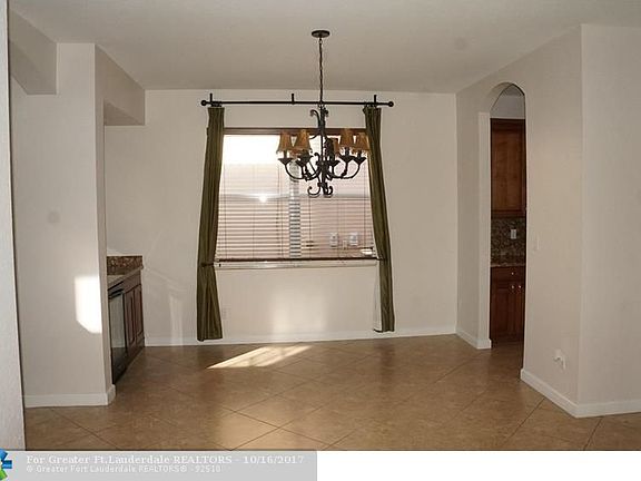 4th image of 3856 E Hibiscus St
