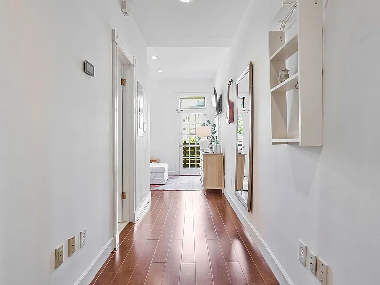 2510 Cliffbourne Pl NW #202 — Photo 3