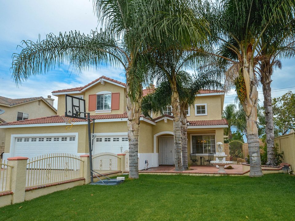 1st image of 871 E Bermuda Dunes Ct