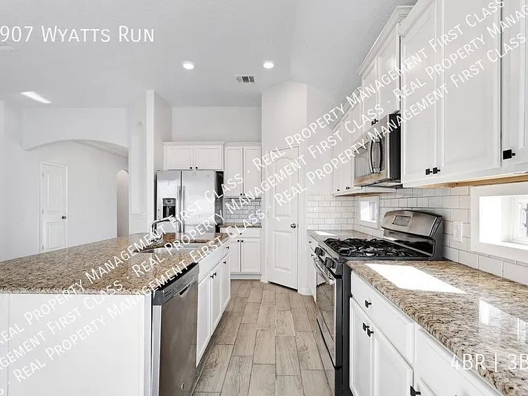 8907 Wyatts Run — Photo 11