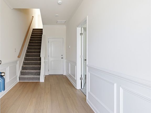 2nd image of 2407 Flora Blvd