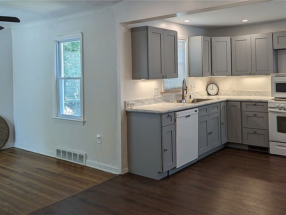 5th image of 19820 Riverview Ave