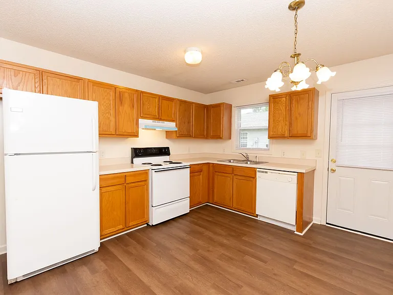 241 Lakewood Dr — Photo 11