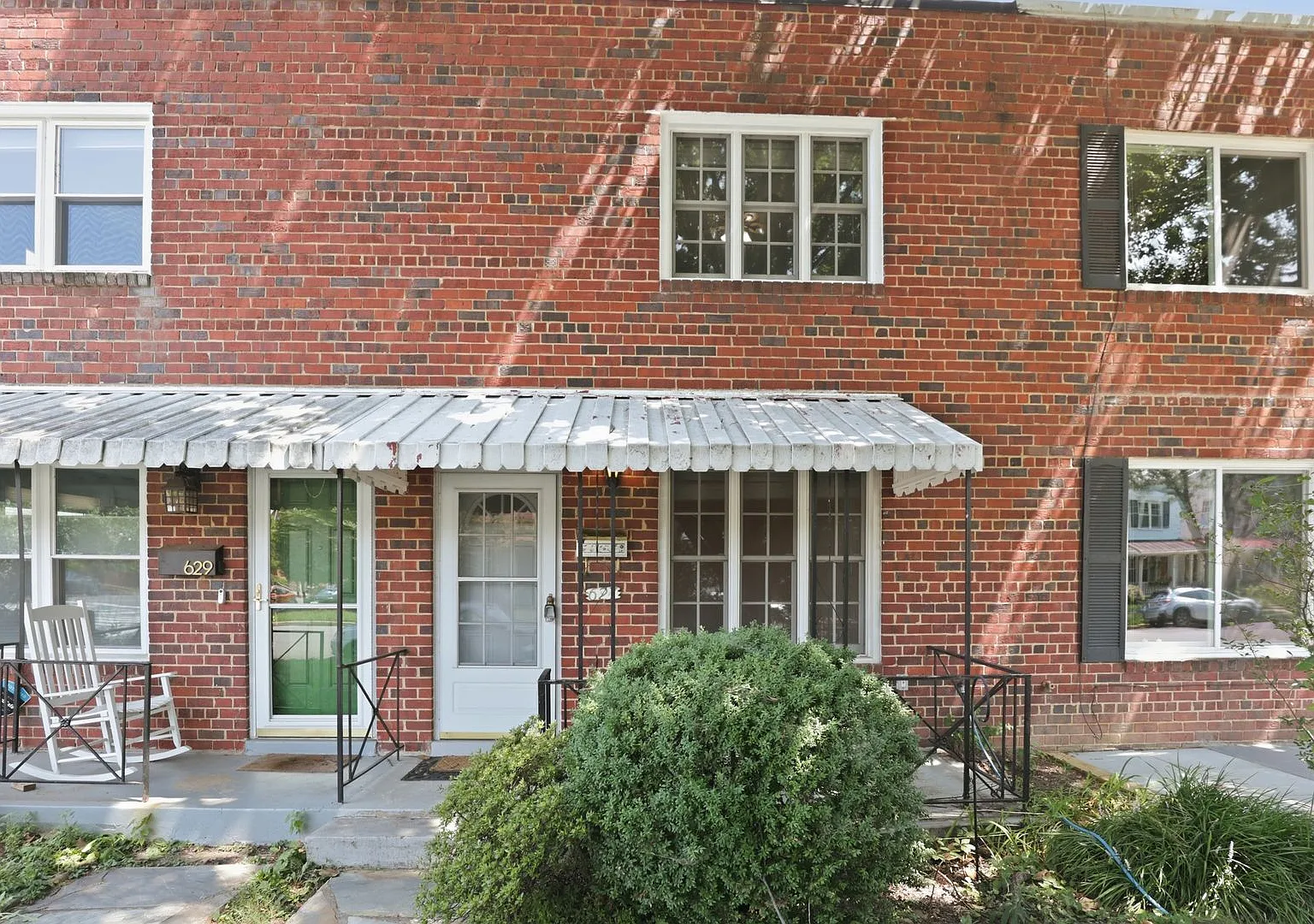 Welcome to 627 N Alfred Street, a beautifully refreshed townhome in the heart of historic Old Tow... — Photo 2