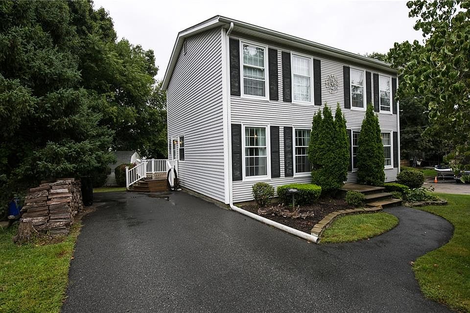 1st image of 18 Woodcrest Dr