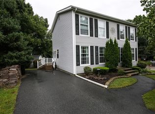 18 Woodcrest Dr, Johnston, RI 02919