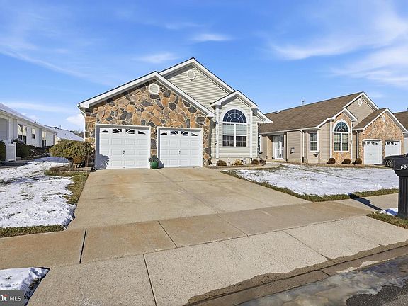 4th image of 531 Riviera Dr